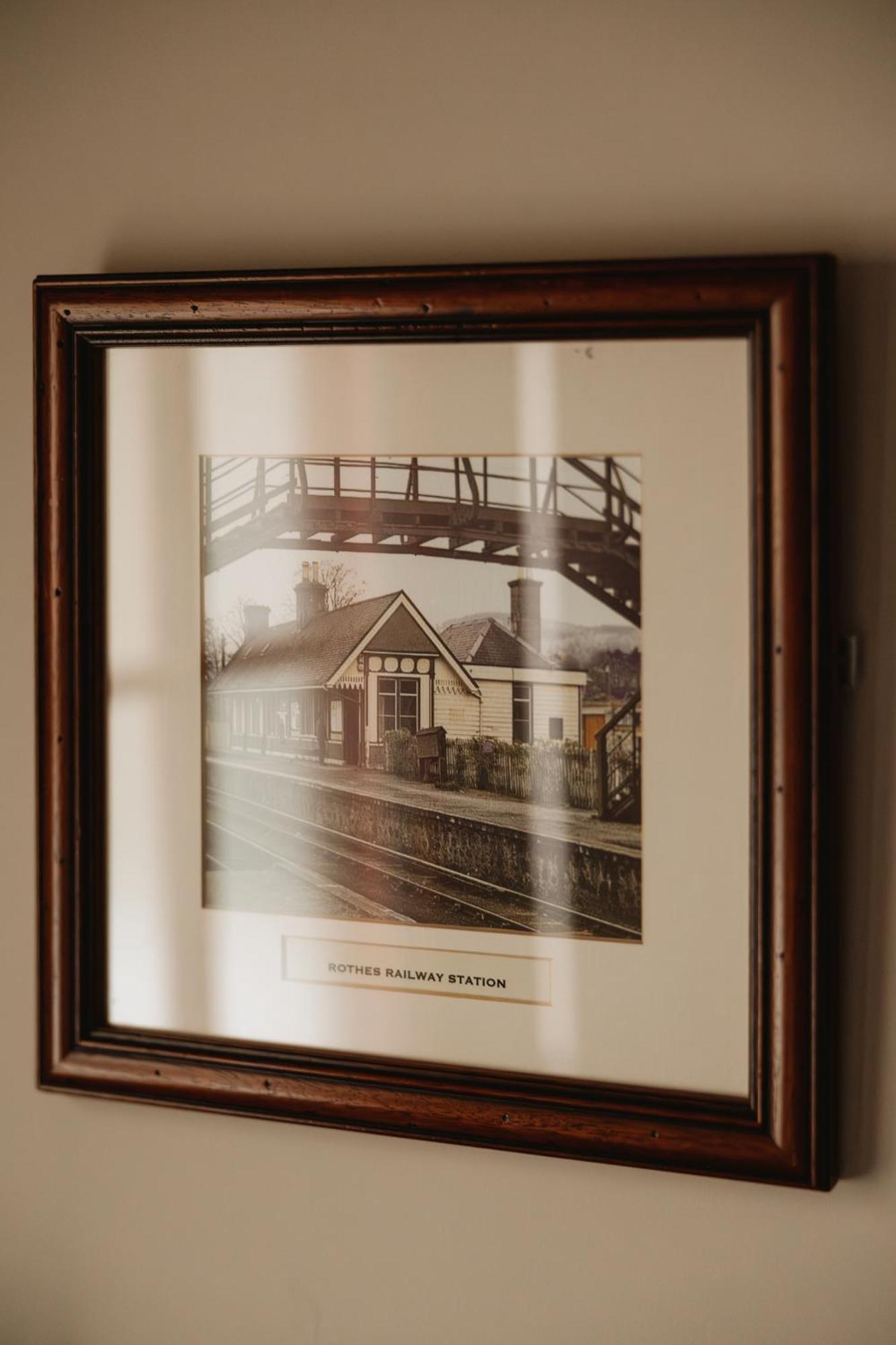 The Station Hotel Rothes Exterior photo