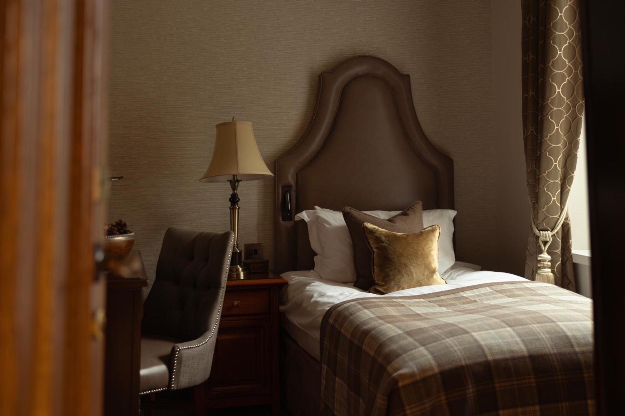 The Station Hotel Rothes Exterior photo